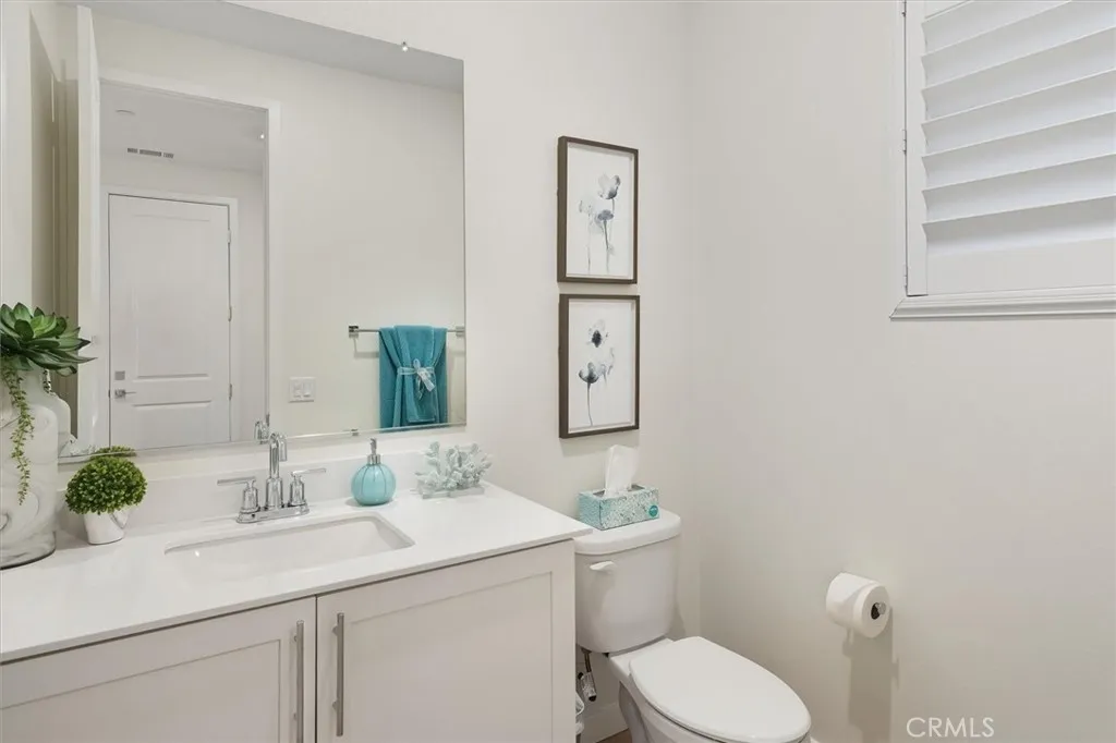 20912 20912 Silvergate Way, Newhall, California 91321 home-pic-15